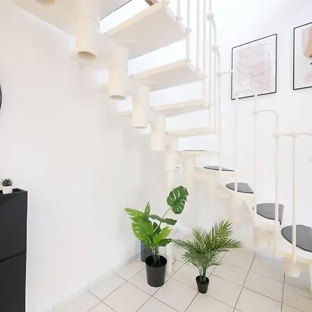 110 M2, Dachterrasse, Kueche, Zentral, Ruhige Lage Apartment *