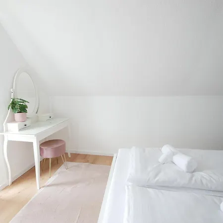 110 M2, Dachterrasse, Kueche, Zentral, Ruhige Lage Διαμέρισμα *