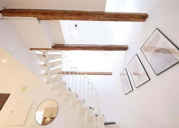 110 M2, Dachterrasse, Kueche, Zentral, Ruhige Lage 公寓 *